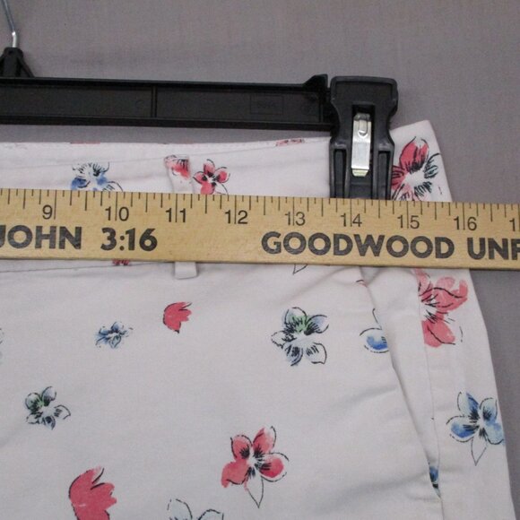 Ann Taylor Chino Short Floral Print White Women Size | 4P - Picture 4 of 11